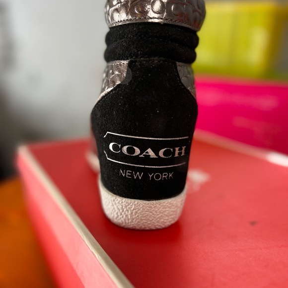 Coach - Picture 3 of 7